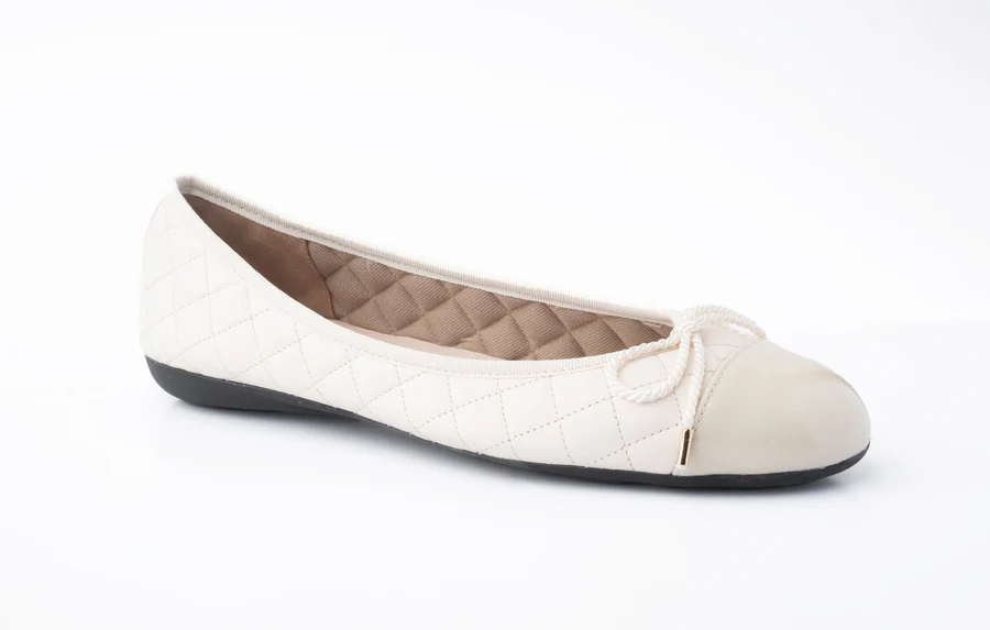 PAUL MAYER - BEST QUILTED LEATHER BALLET FLAT - SIZE 6 - PATENT MARFIL / NAPPA MARFIL