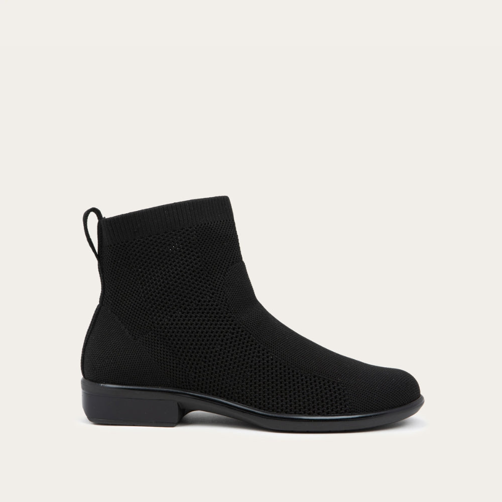 Auster in Black Knit, product view 1