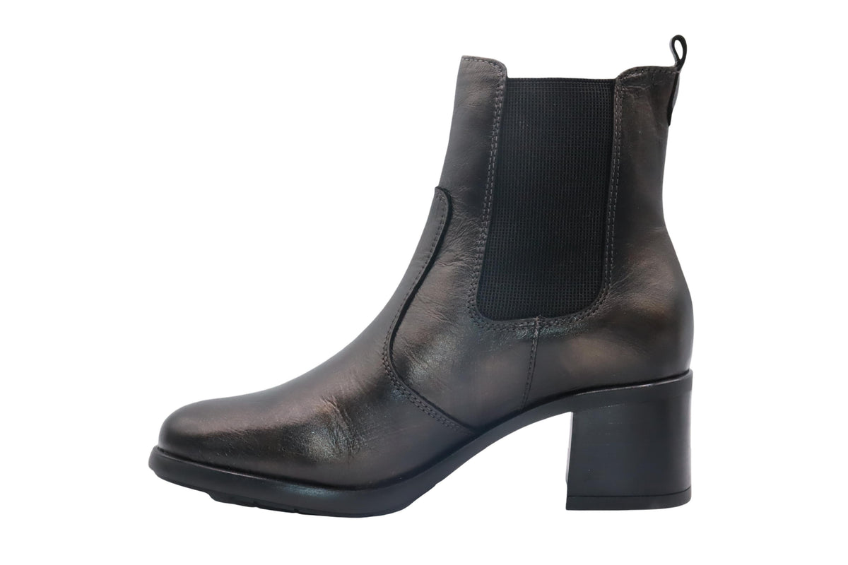 Eric Michael Betsy in BLACK — view 7