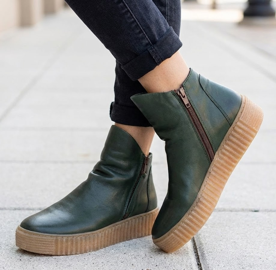 Eric Michael Zelda in Green — view 2
