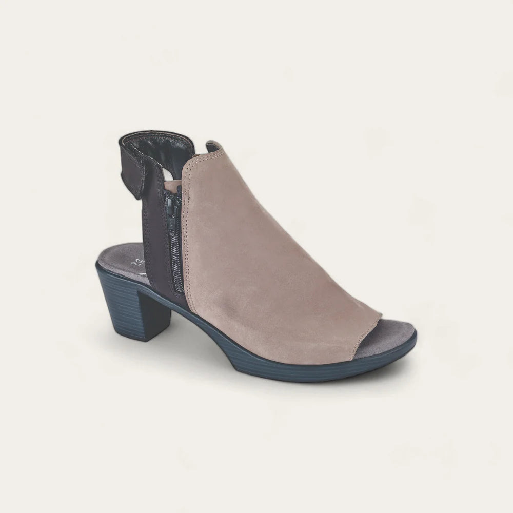 NAOT - FAVORITE - SIZE 36 - BLACK/ BEIGE