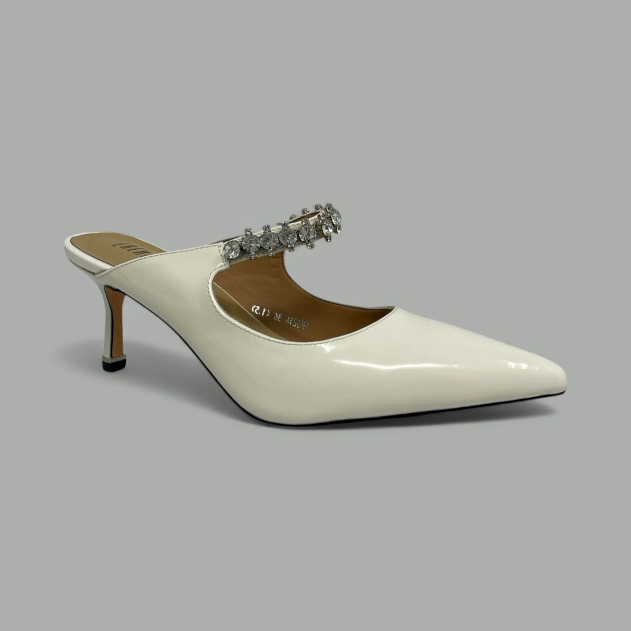 FRENCH COMFORT - ALINA - SIZE 6 - WHITE