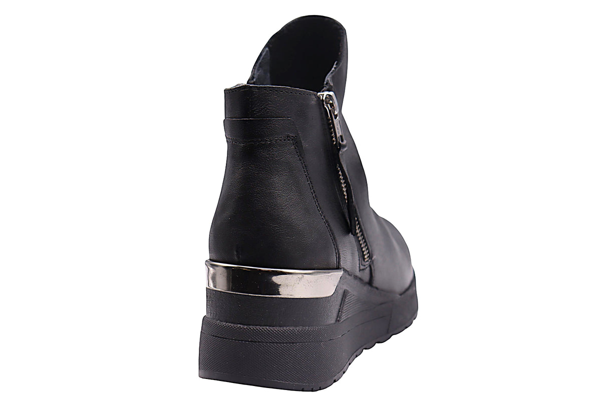 Eric Michael Nancy in Black — view 8