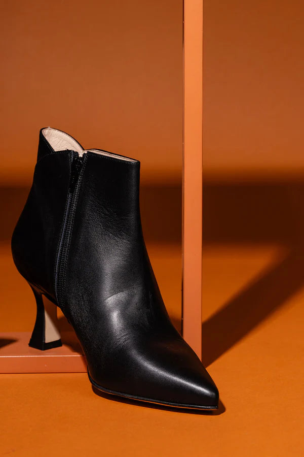 PATRICIA GREEN - TORY KITTEN HEEL BOOTIE - SIZE 9 - BLACK