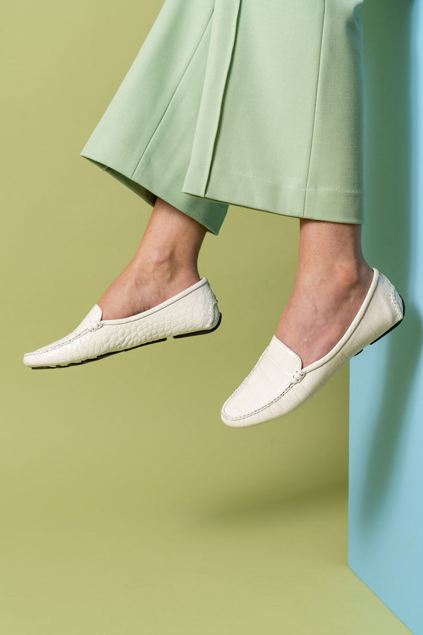 PATRICIA GREEN - JILLIAN DRIVING MOCCASIN IN CROCODILE - SIZE 7 - BONE CROCODILE