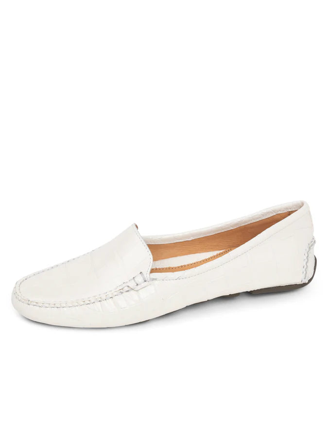 PATRICIA GREEN - JILLIAN DRIVING MOCCASIN IN CROCODILE - SIZE 7 - BONE CROCODILE
