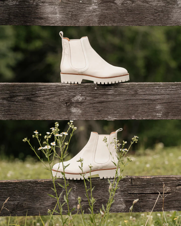 PATRICIA GREEN - CHELSEA LUG SOLE BOOTIE - SIZE 6 - CREAM
