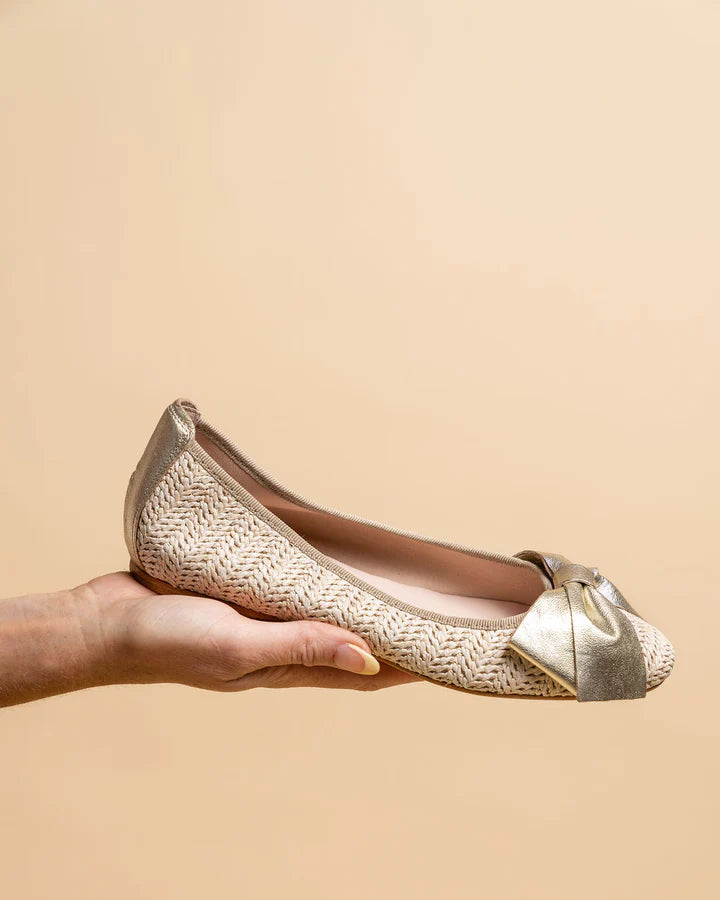 PATRICIA GREEN - ST. TROPEZ RAFFIA BALLET FLAT - SIZE 8 - GOLD