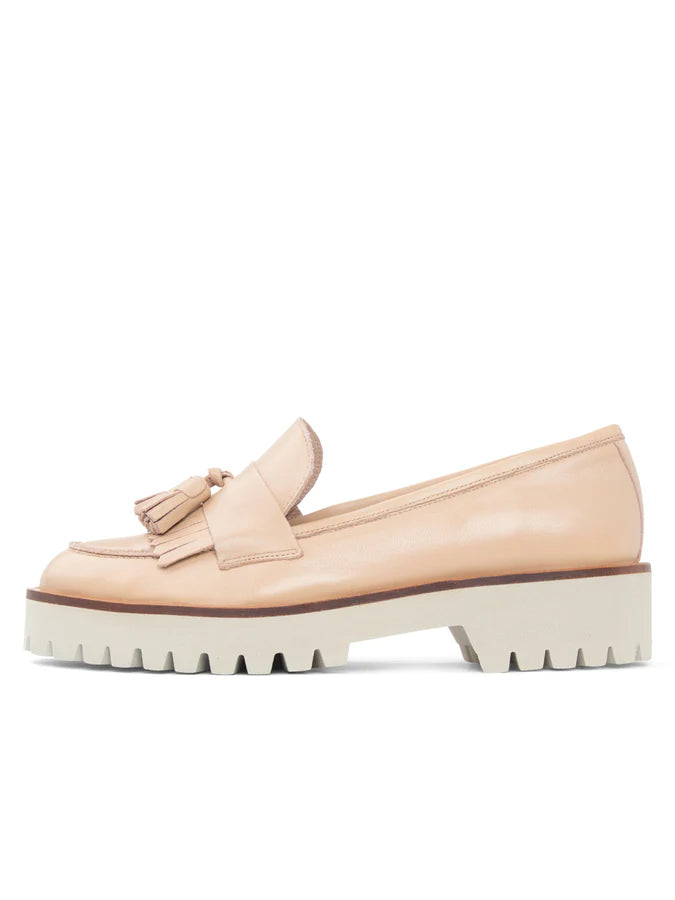 PATRICIA GREEN - BECKHAM TASSEL LUG LOAFER - SIZE 6 - NUDE