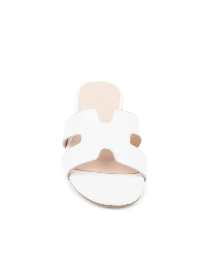 PATRICIA GREEN - HALLIE FLAT SANDAL - SIZE 7 - WHITE