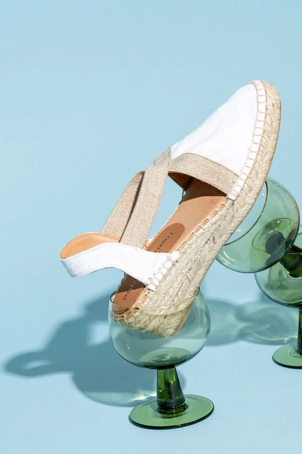 PATRICIA GREEN - GRACE CLOSED TOE ELASTIC ESPADRILLE - SIZE 10 - WHITE