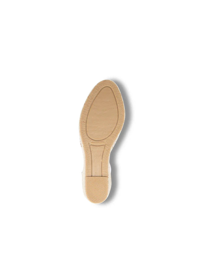 PATRICIA GREEN - LEON CLOSED TOE ESPADRILLE WITH BUCKLE STRAP - SIZE 7 - WHITE