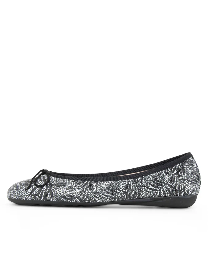 PAUL MAYER - BINGO BALLET FLAT - SIZE 6.5 - BLACK & WHITE