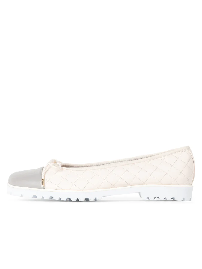 PAUL MAYER - COZY LUG SOLE BALLET - SIZE 6 - SILVER/IVORY