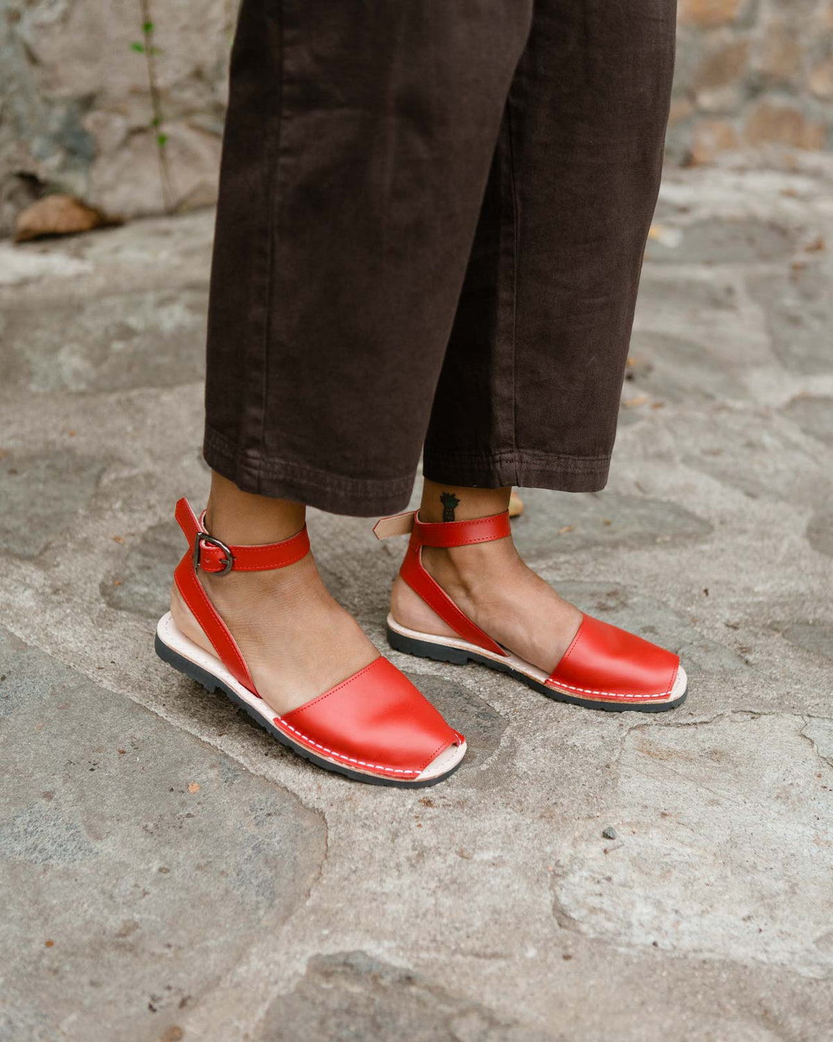 Pons Classic Strap, Red, gallery view 5
