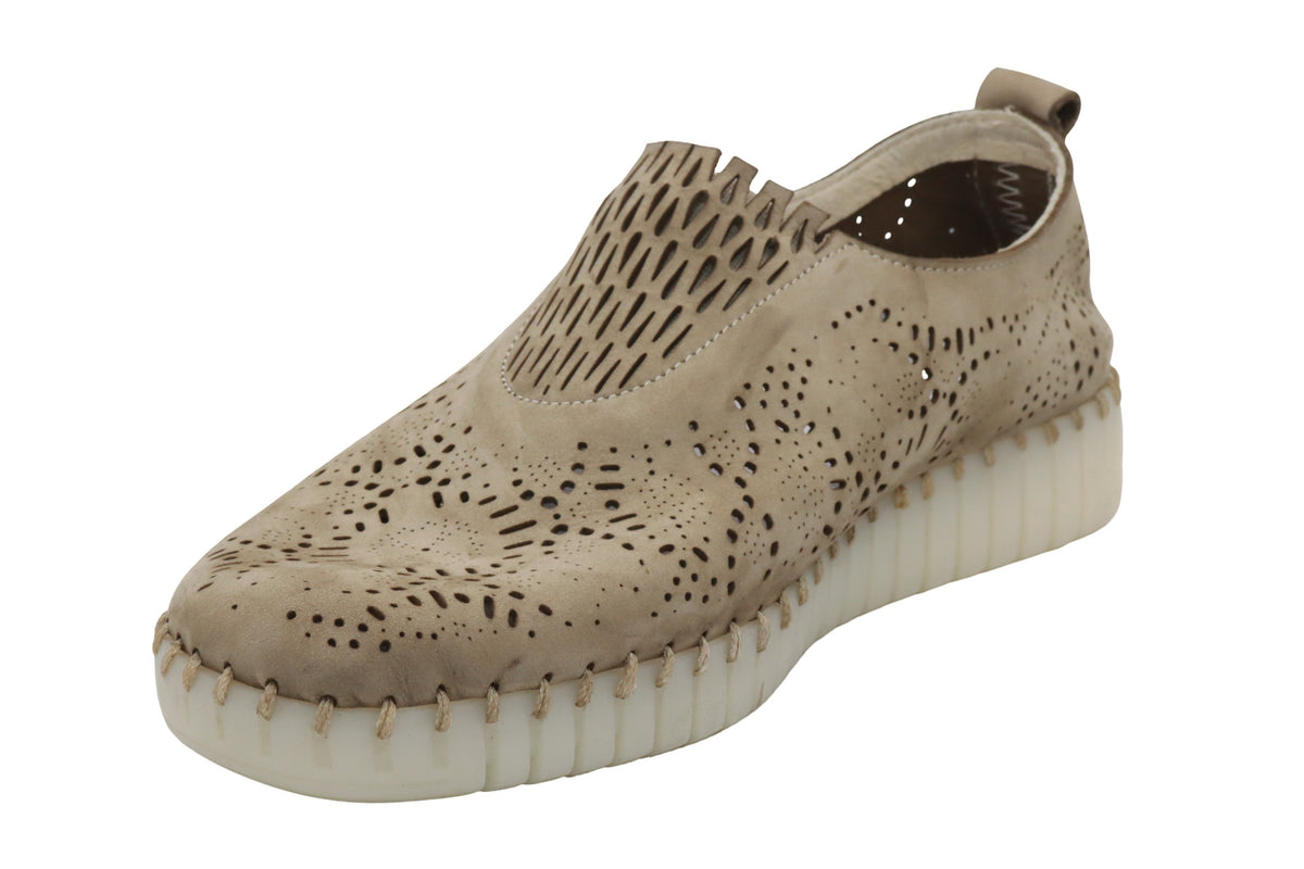 Eric Michael Stella in Beige — view 5