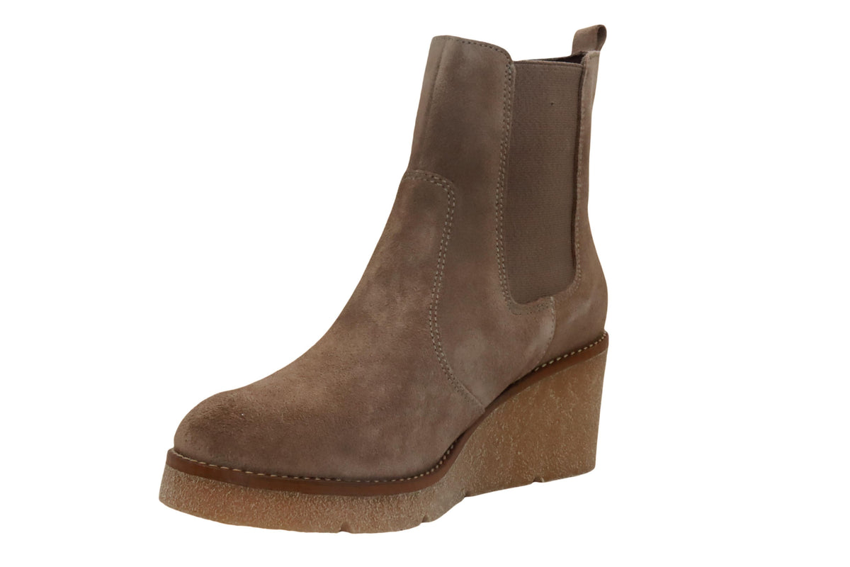 Eric Michael Sweden in Taupe — view 6