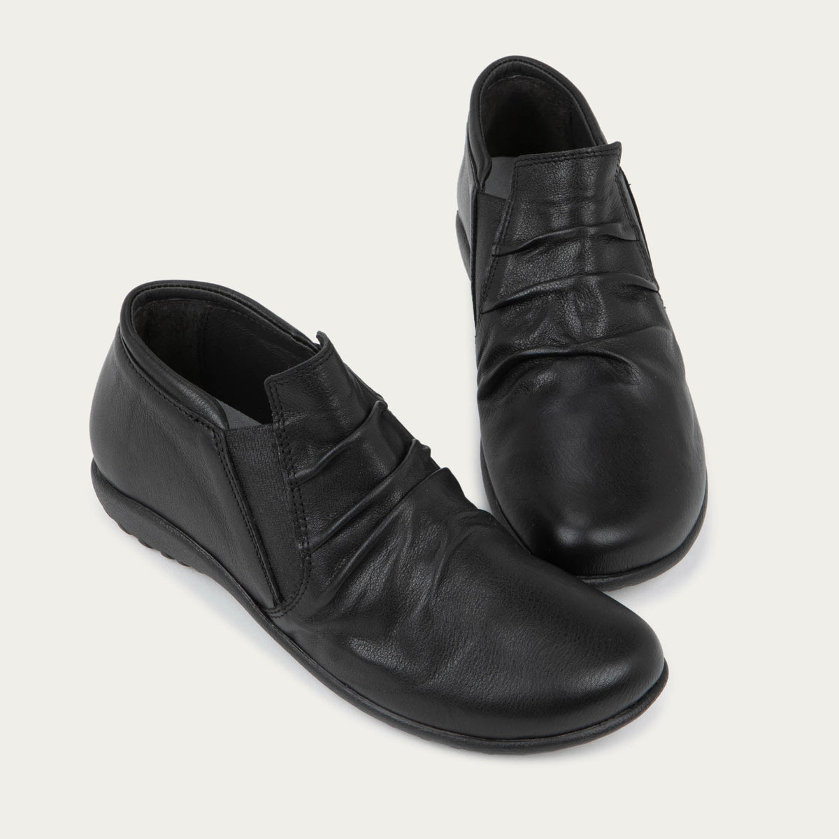 Terehu in Water Resistant Black Lthr, product view 6