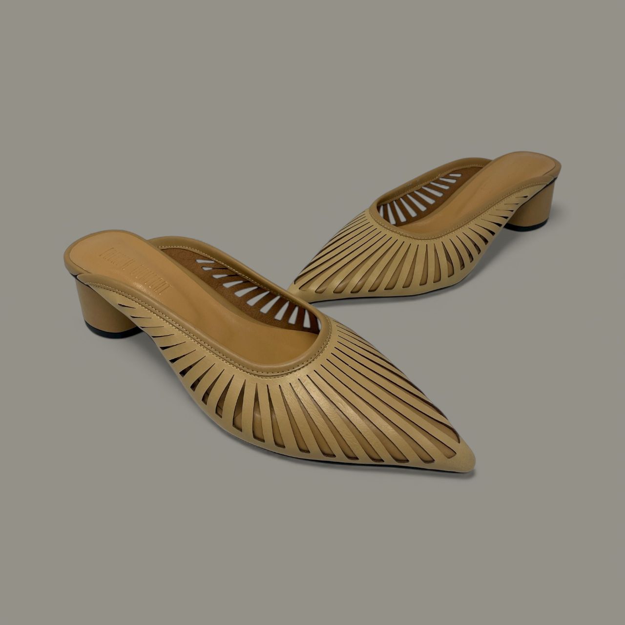 FRENCH COMFORT - ALISA - SIZE 9.5 - BEIGE