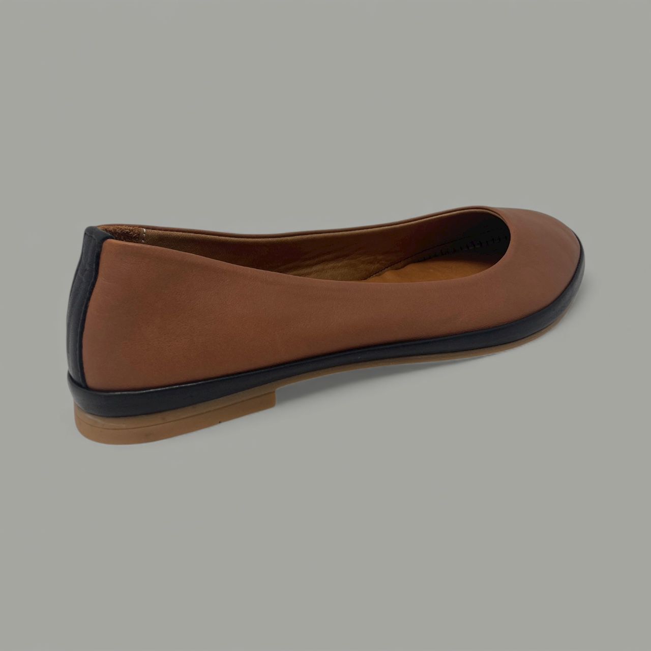 BONAVI - VIVIAN POINTED FLAT- SIZE 39 - BLACK TAN