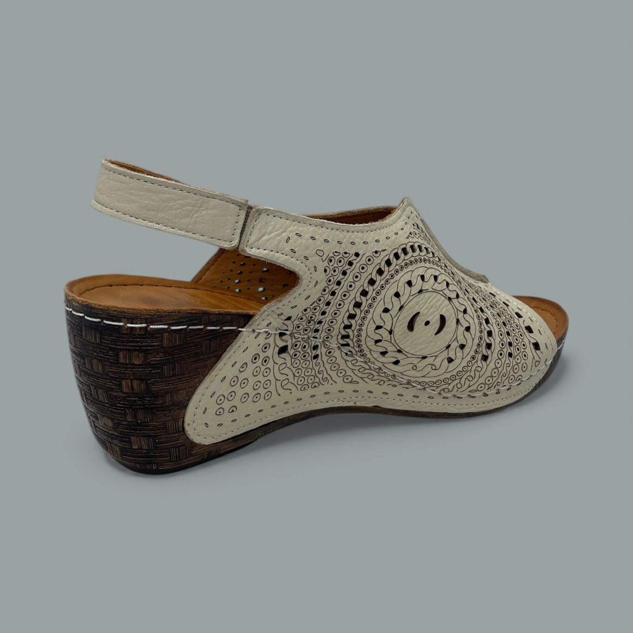 LA PINTA - ARTISAN COMFORT WEDGE - SIZE 36 - BEIGE