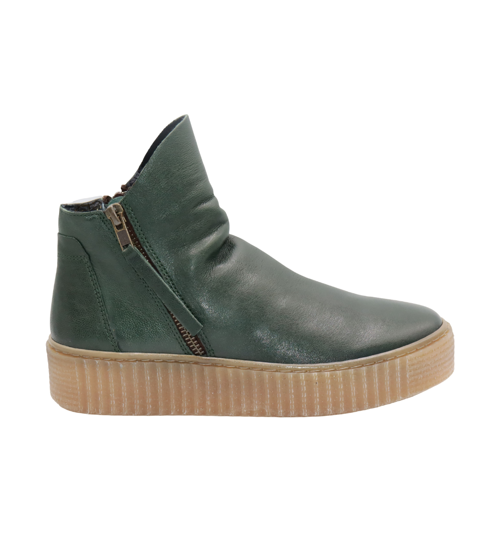Eric Michael Zelda in Green — view 3