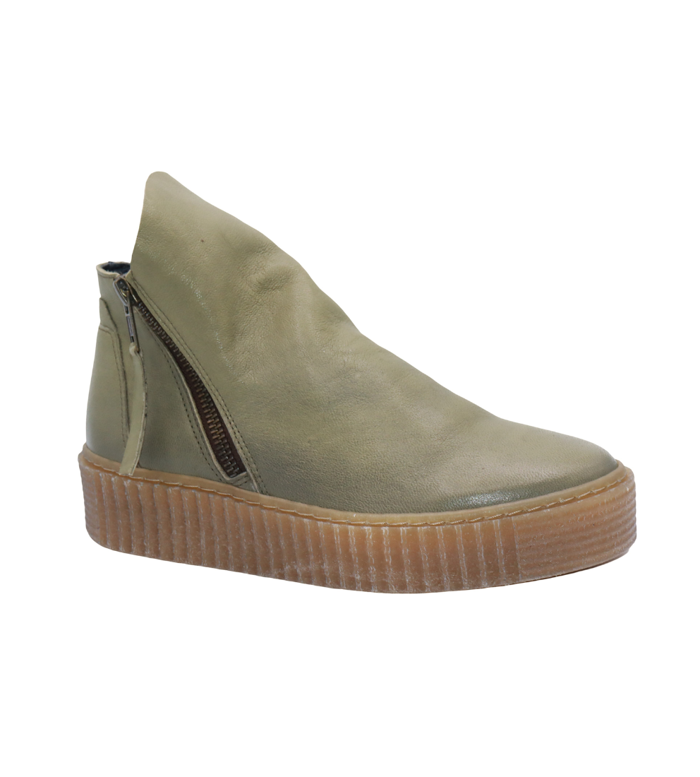 Eric Michael Zelda in Light Green — view 1