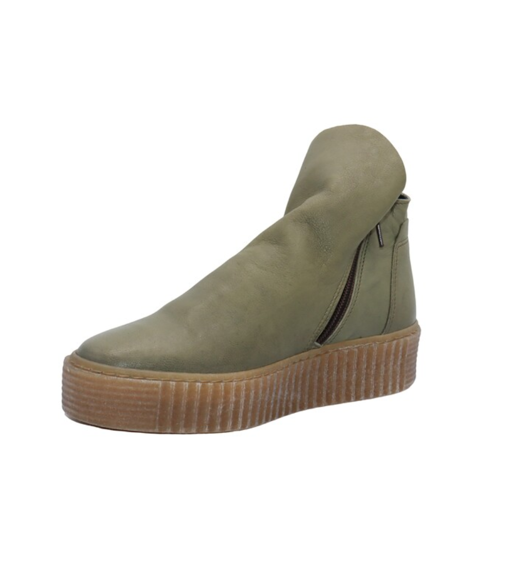 Eric Michael Zelda in Light Green — view 5