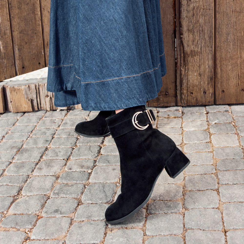 Verse in Black Noir Suede, product view 7