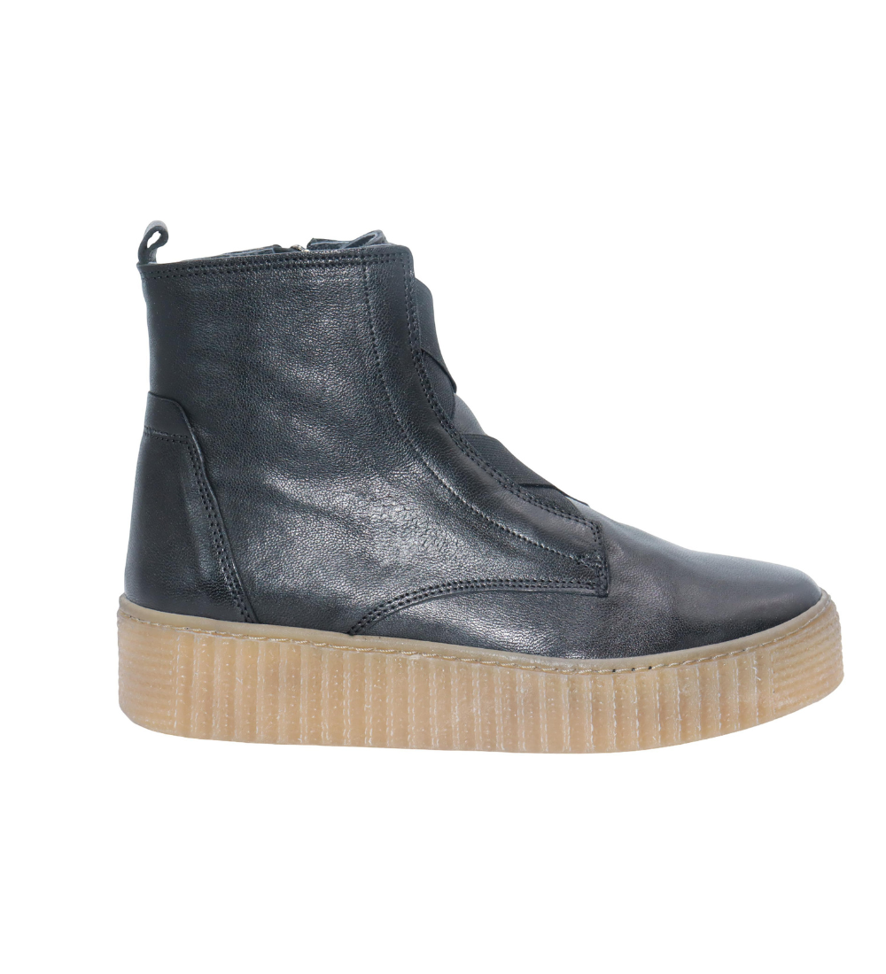 Eric Michael Desert in Black — view 1