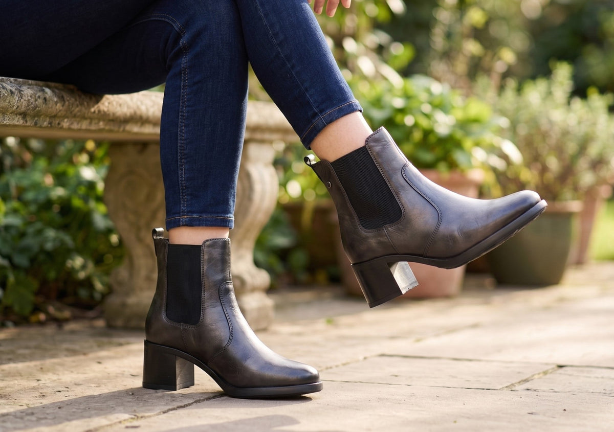 Eric Michael Betsy in BLACK — view 2