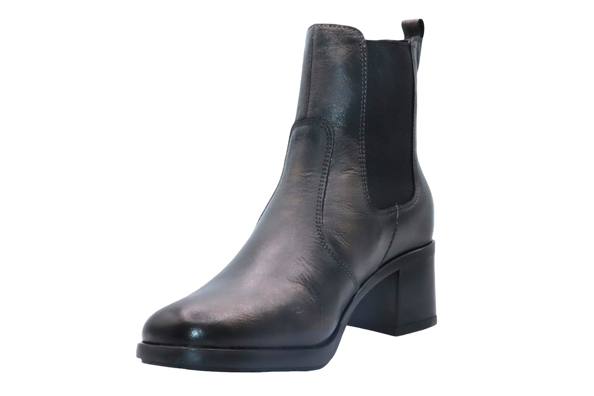 Eric Michael Betsy in BLACK — view 6