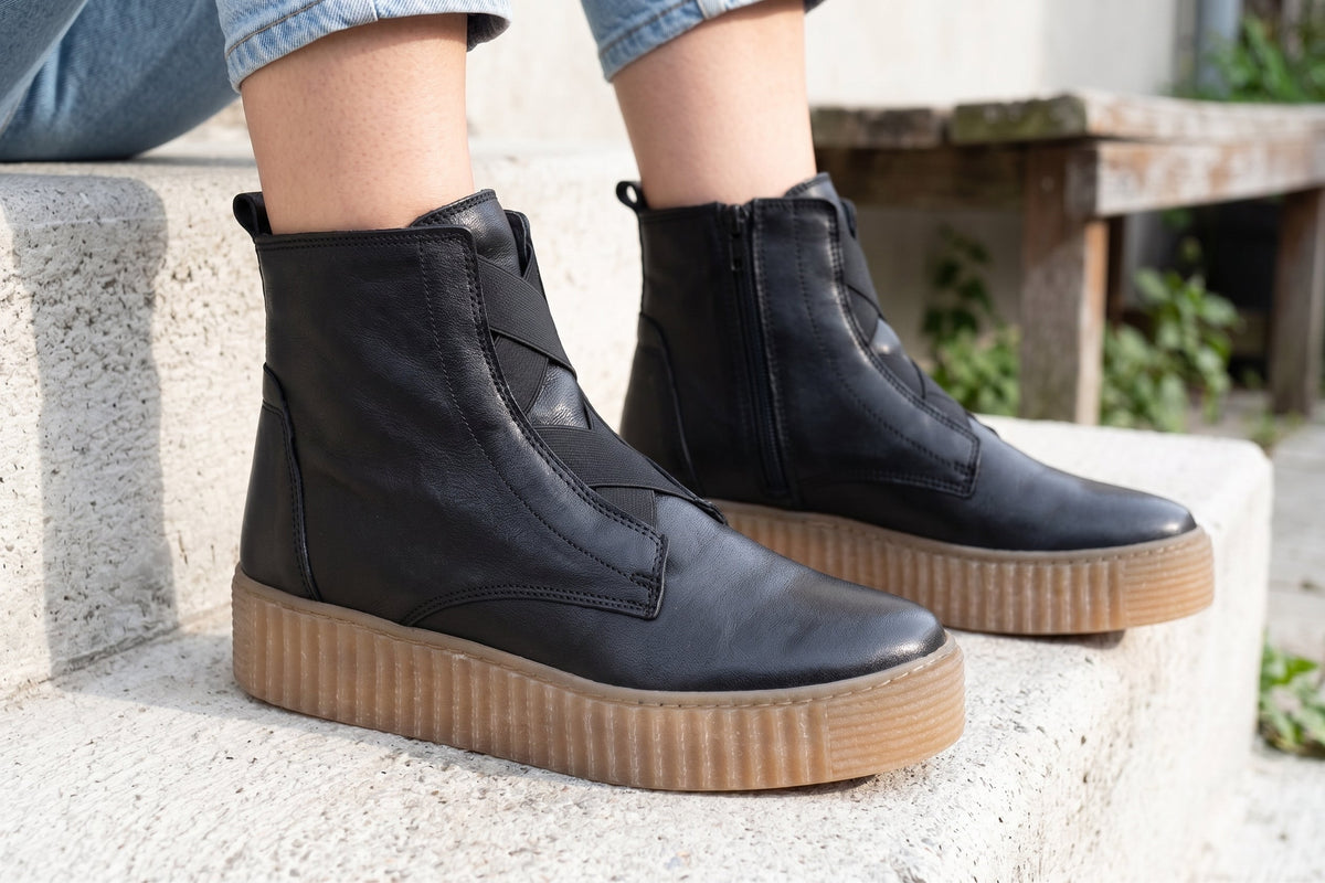 Eric Michael Desert in Black — view 2