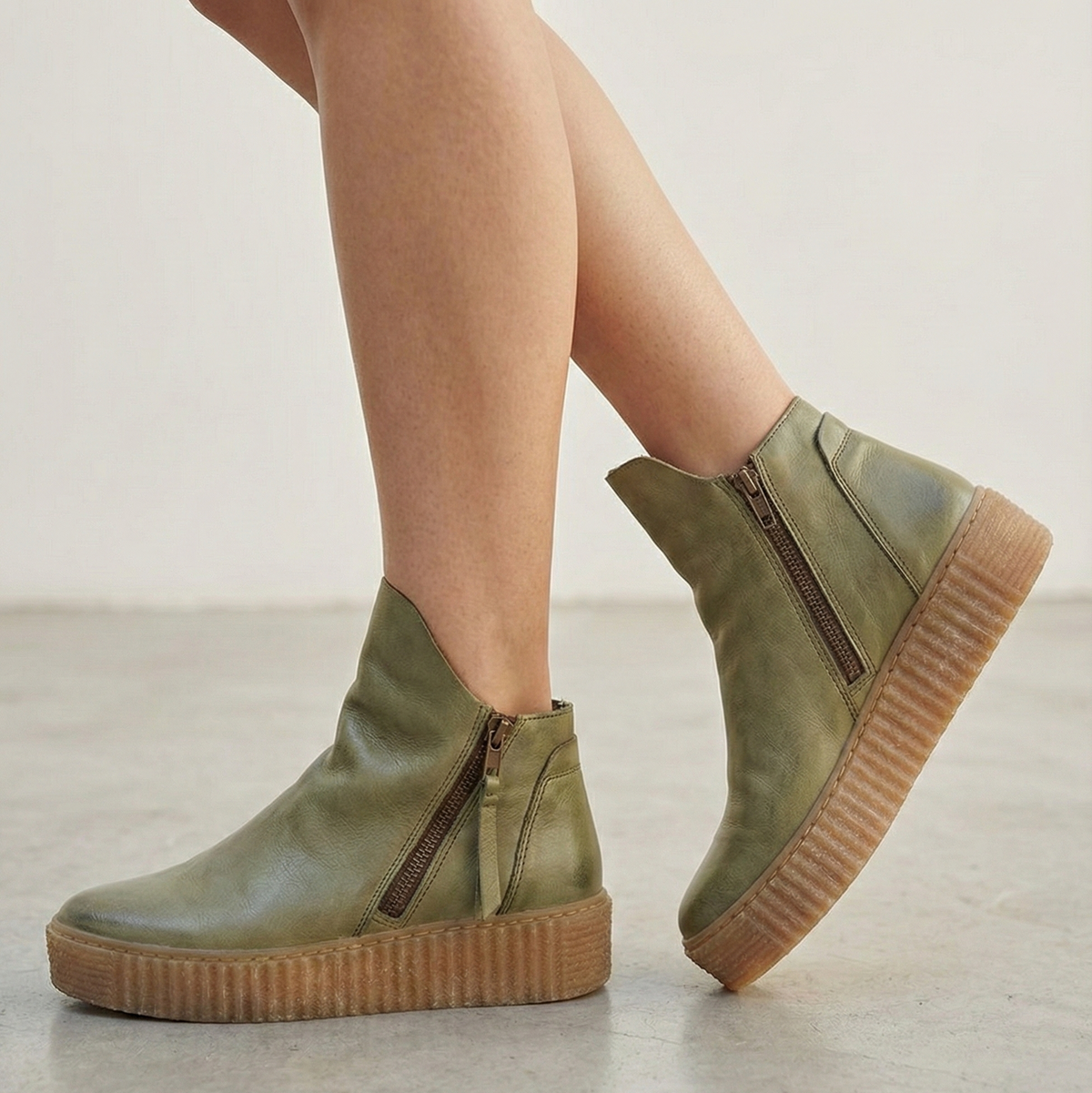 Eric Michael Zelda in Light Green — view 2