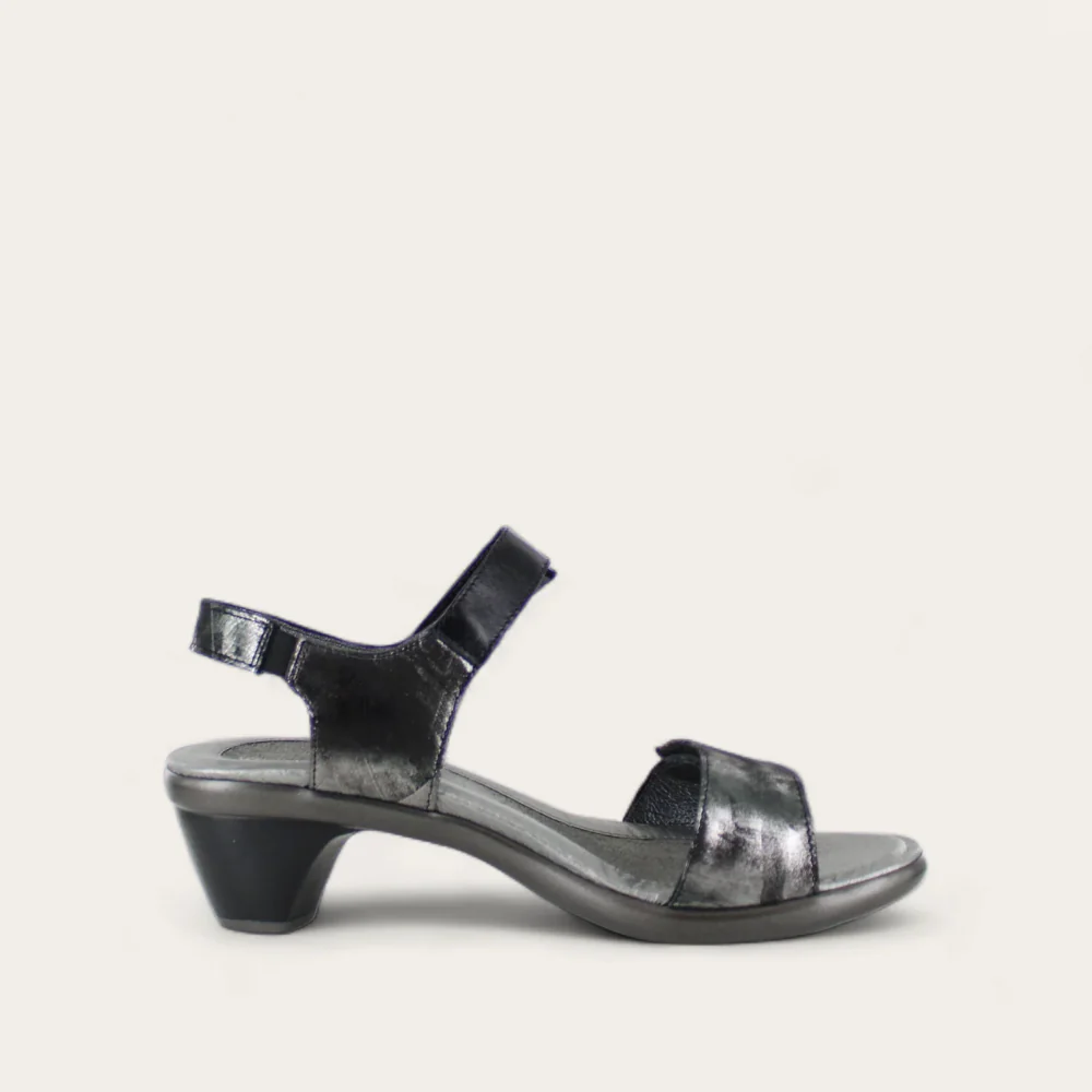NAOT - EXTANT - SIZE 37 - METALLIC ONYX LTHR/BLACK MADRAS LTHR