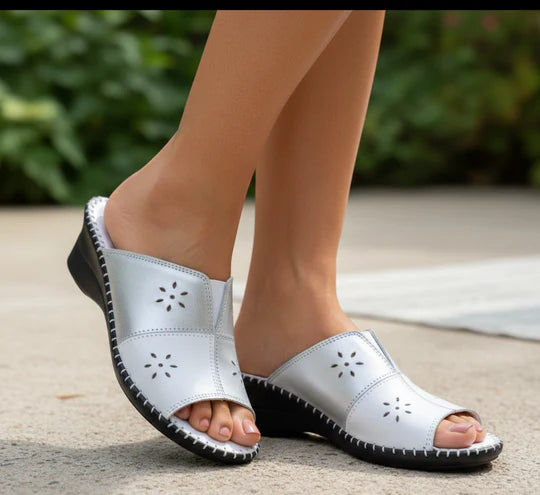 La Plume - Gemini Anatomical Leather Slide