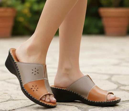 La Plume - Gemini Anatomical Leather Slide