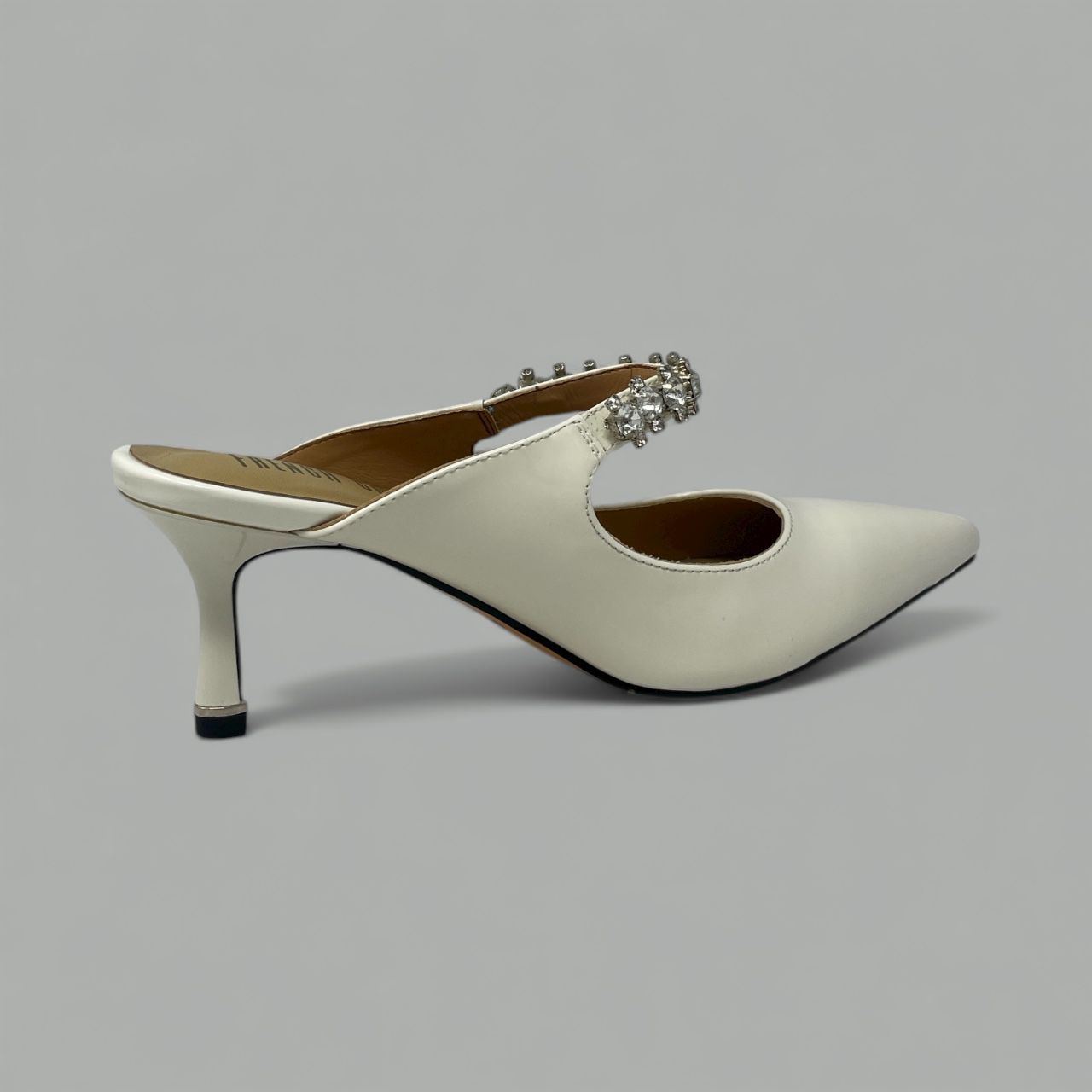 FRENCH COMFORT - ALINA  - SIZE 6 - WHITE