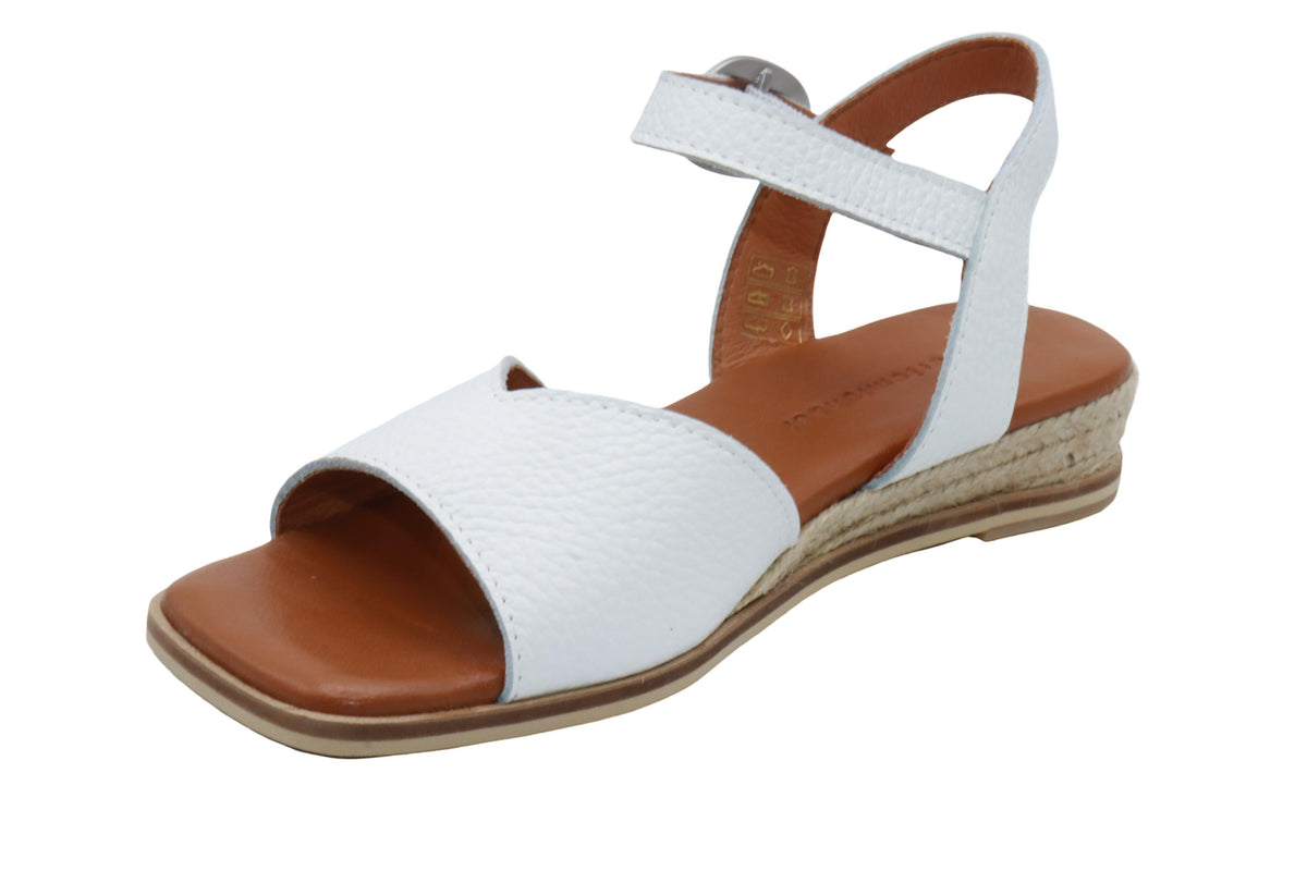 Eric Michael Noriko in White — view 6