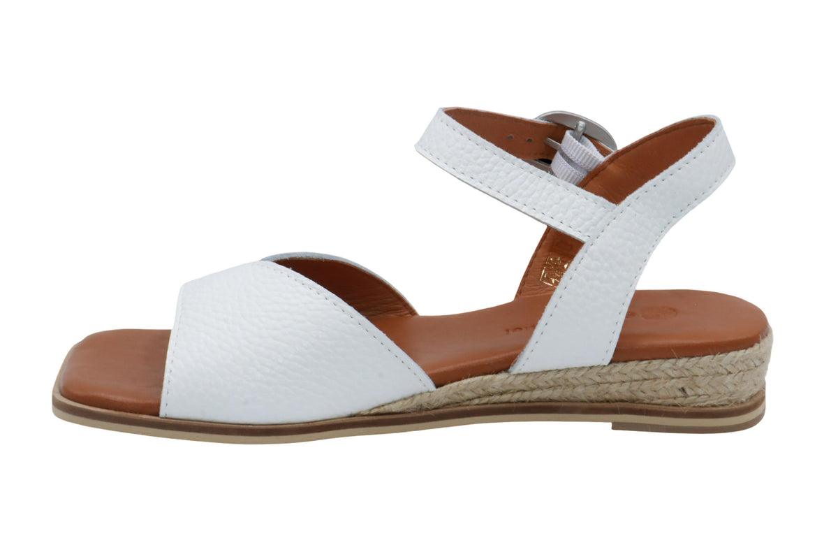 Eric Michael Noriko in White — view 5