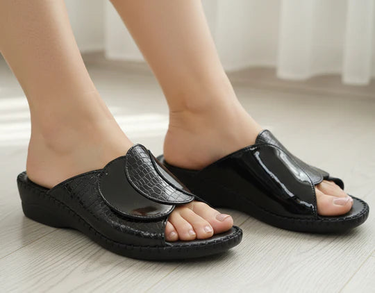La Plume - Paola Adjustable Leather Slide