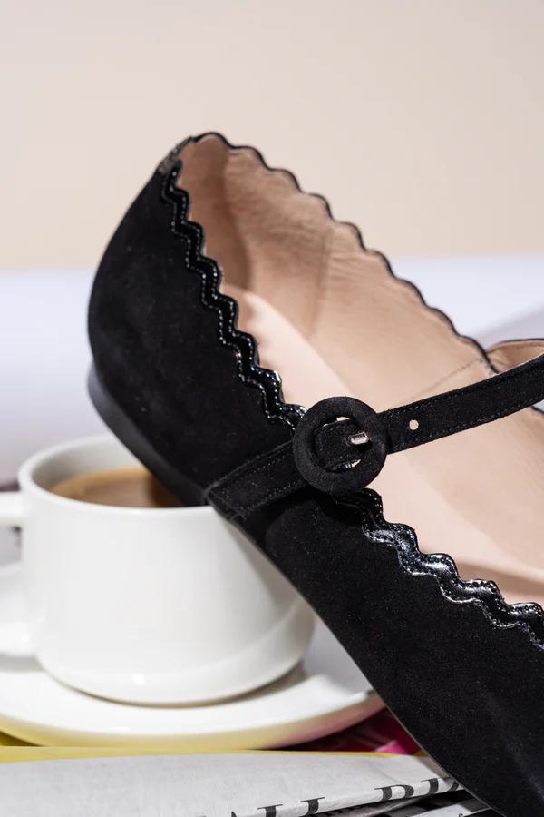 PATRICIA GREEN - SUTTON SCALLOPED MARY JANE - SIZE 10 - BLACK