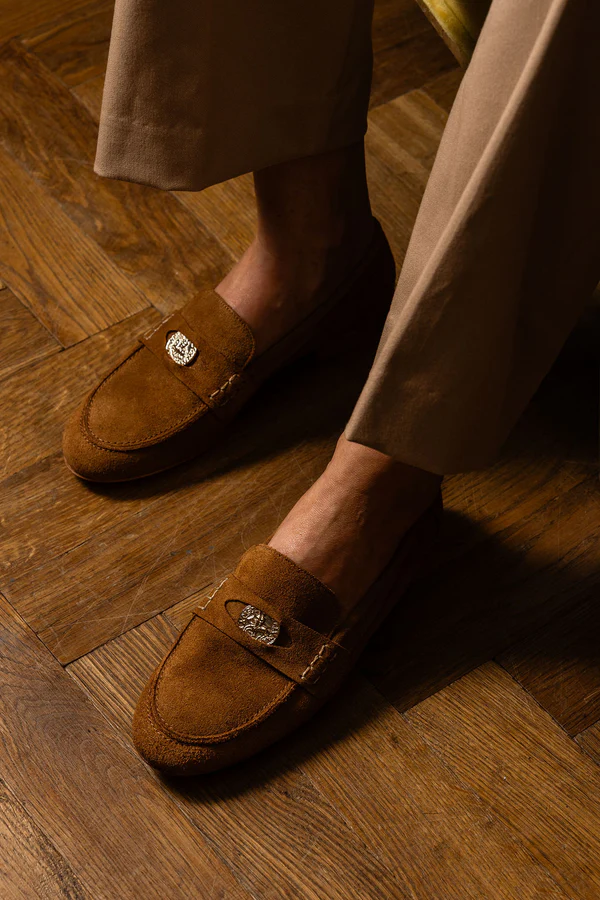 PATRICIA GREEN - VINCE UNLINED PENNY LOAFER - SIZE 9 - COGNAC SUEDE