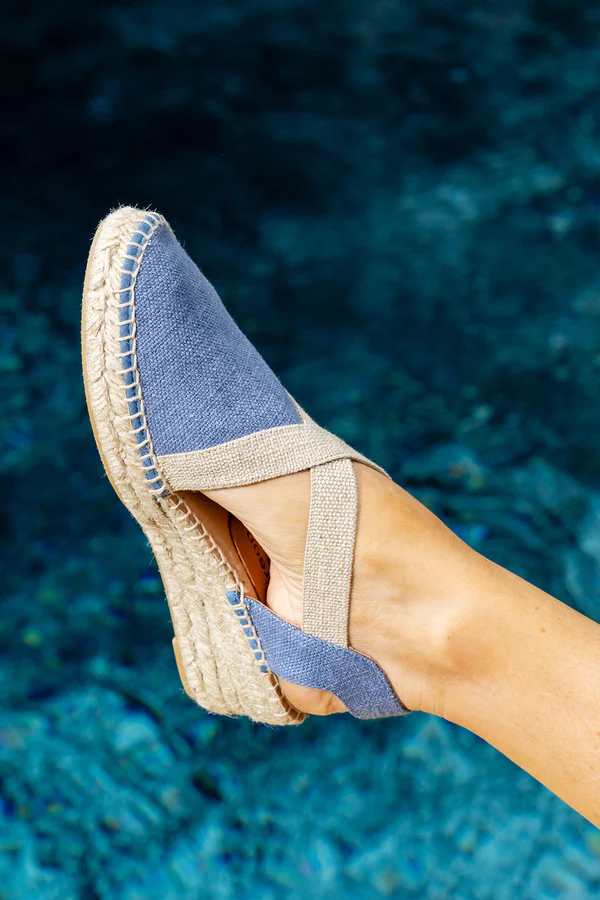 PATRICIA GREEN - GRACE CLOSED TOE ELASTIC ESPADRILLE - SIZE 10 - DENIM