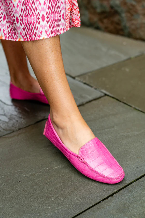 PATRICIA GREEN - JILLIAN DRIVING MOCCASIN IN CROCODILE - SIZE 6.5 - HOT PINK CROCODILE