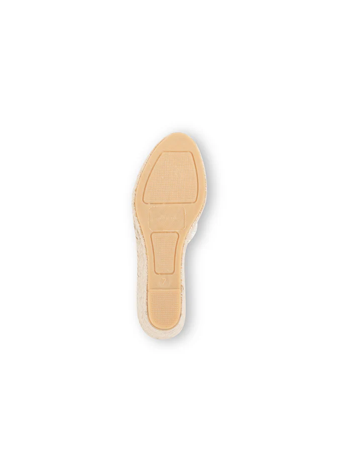 PATRICIA GREEN - VERONA SLIP ON ESPADRILLE - SIZE 9 - METALLIC PEARL