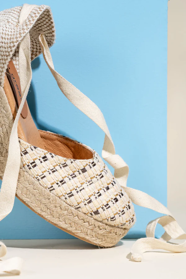 PATRICIA GREEN - LILLIAN RAFFIA LACE UP ESPADRILLE - SIZE 6 - NATURAL/GOLD/BLACK