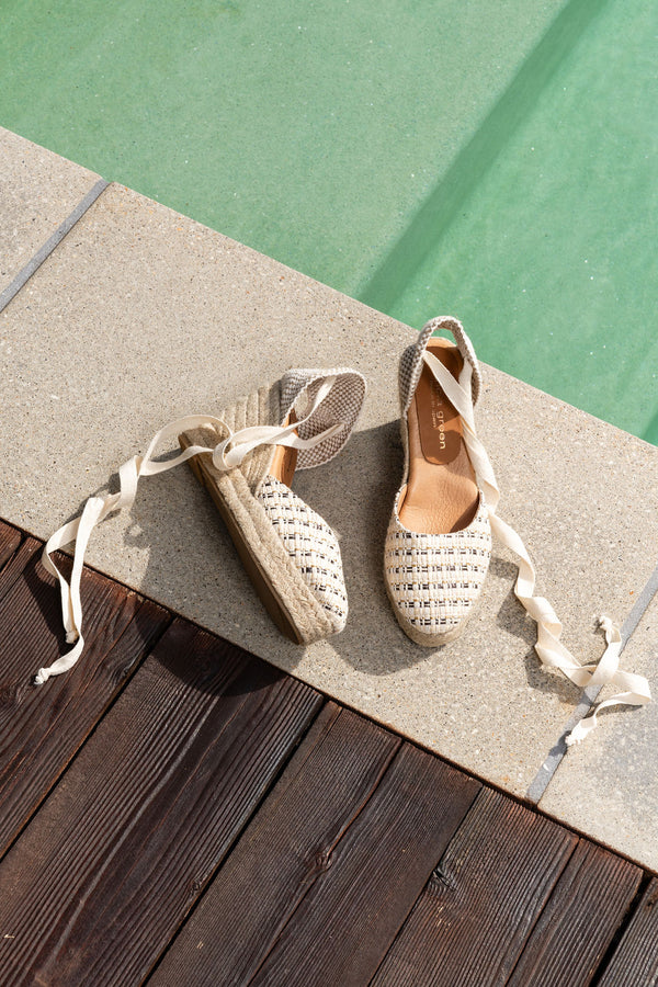 PATRICIA GREEN - LILLIAN RAFFIA LACE UP ESPADRILLE - SIZE 6 - NATURAL/GOLD/BLACK