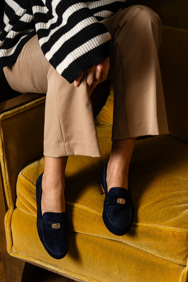 PATRICIA GREEN - VINCE UNLINED PENNY LOAFER - SIZE 9 - NAVY SUEDE