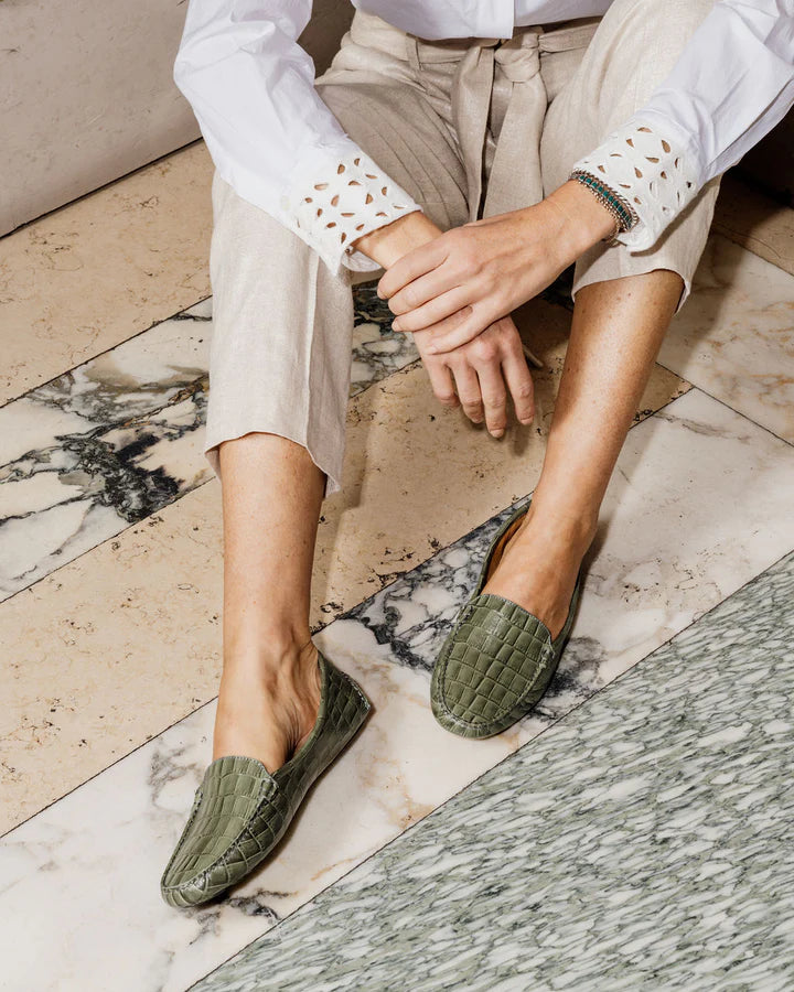 PATRICIA GREEN - JILLIAN DRIVING MOCCASIN IN CROCODILE - SIZE 10 - OLIVE CROCODILE